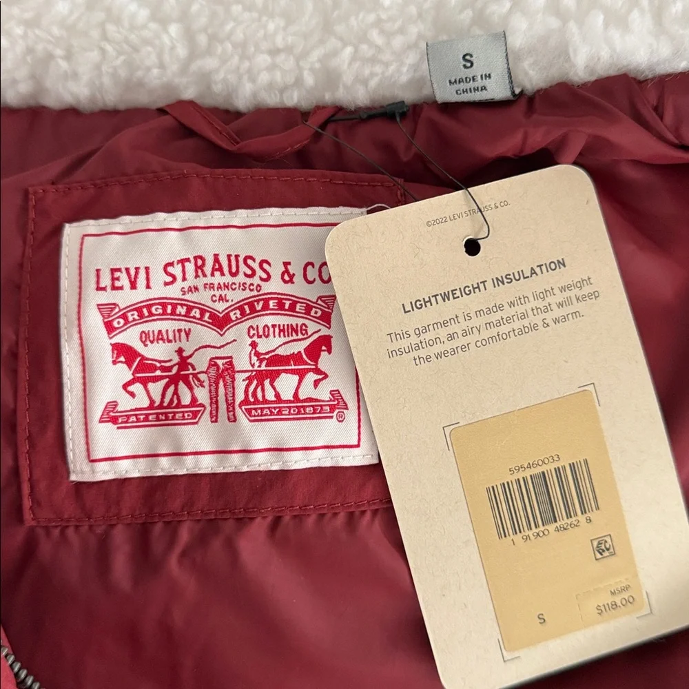 Levi’s Puffer Vest with Sherpa Collar - Picture 2 of 3